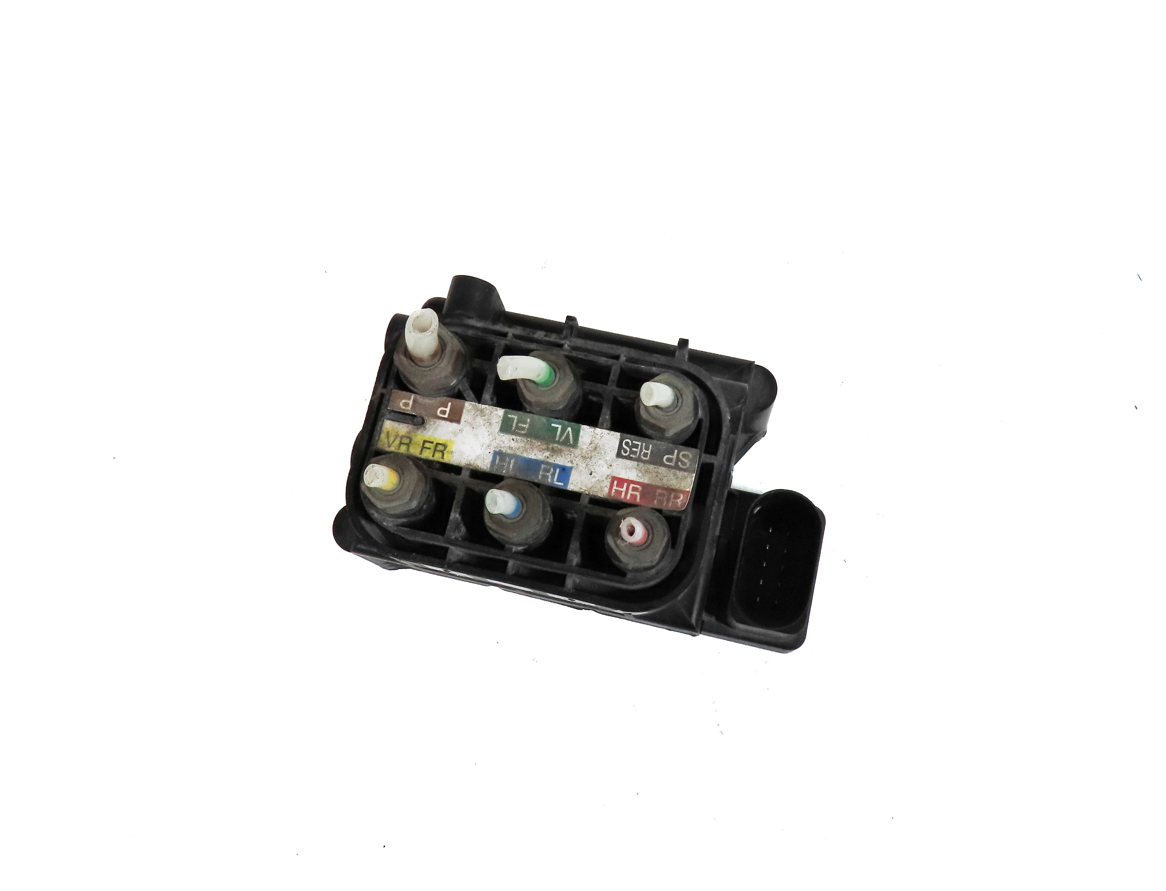 2009 MERCEDES GL320 (X164) AIR SUSPENSION DISTRIBUTION VALVE BLOCK — exact item pictured